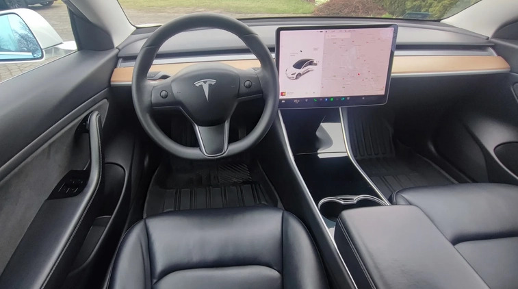 Tesla Model 3 cena 94710 przebieg: 154000, rok produkcji 2019 z Głogów Małopolski małe 67